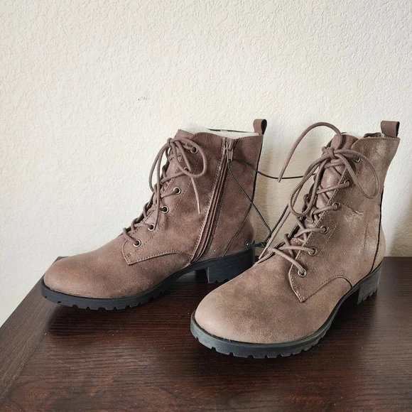 NWOB Sun + Stone Elegant Women's Lace-Up Boots in Taupe Size: 7.5 - Picture 4 of 7